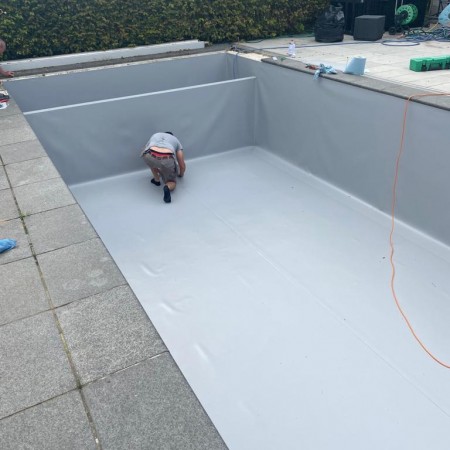 De finishing touches - Ons Zwembad 